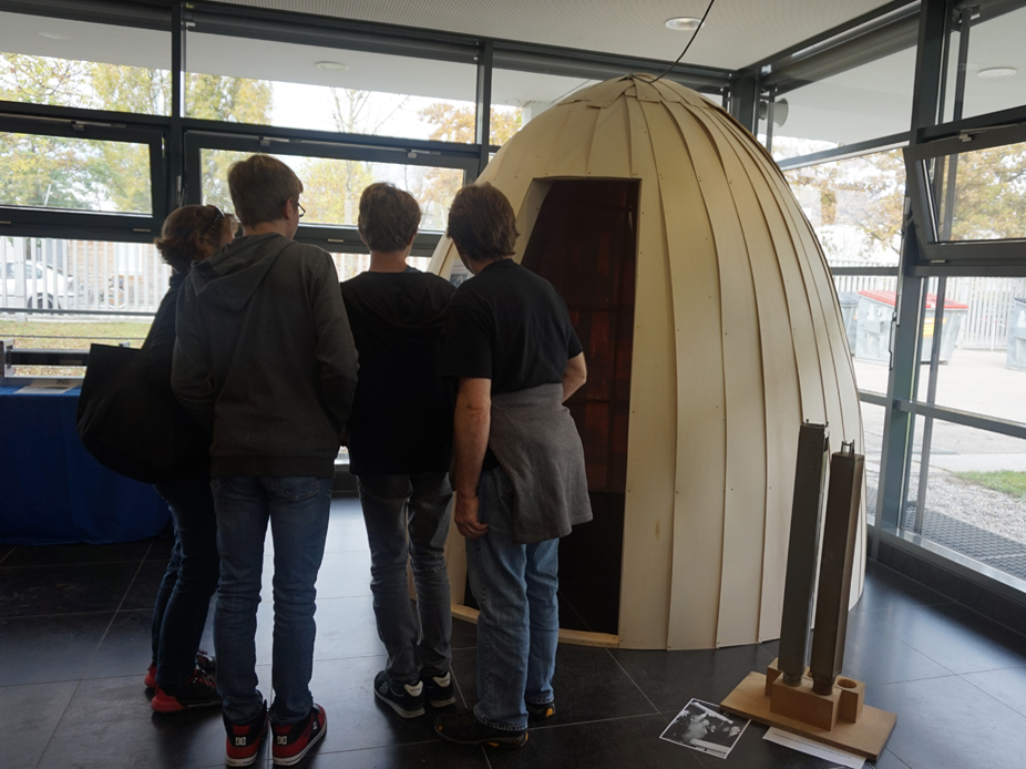 Atomic egg and FRM II attract visitors at the open day